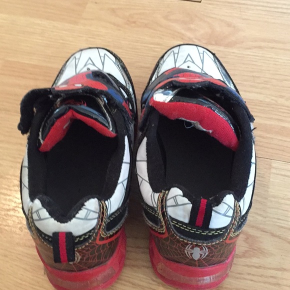 Sneakers - Picture 5 of 7